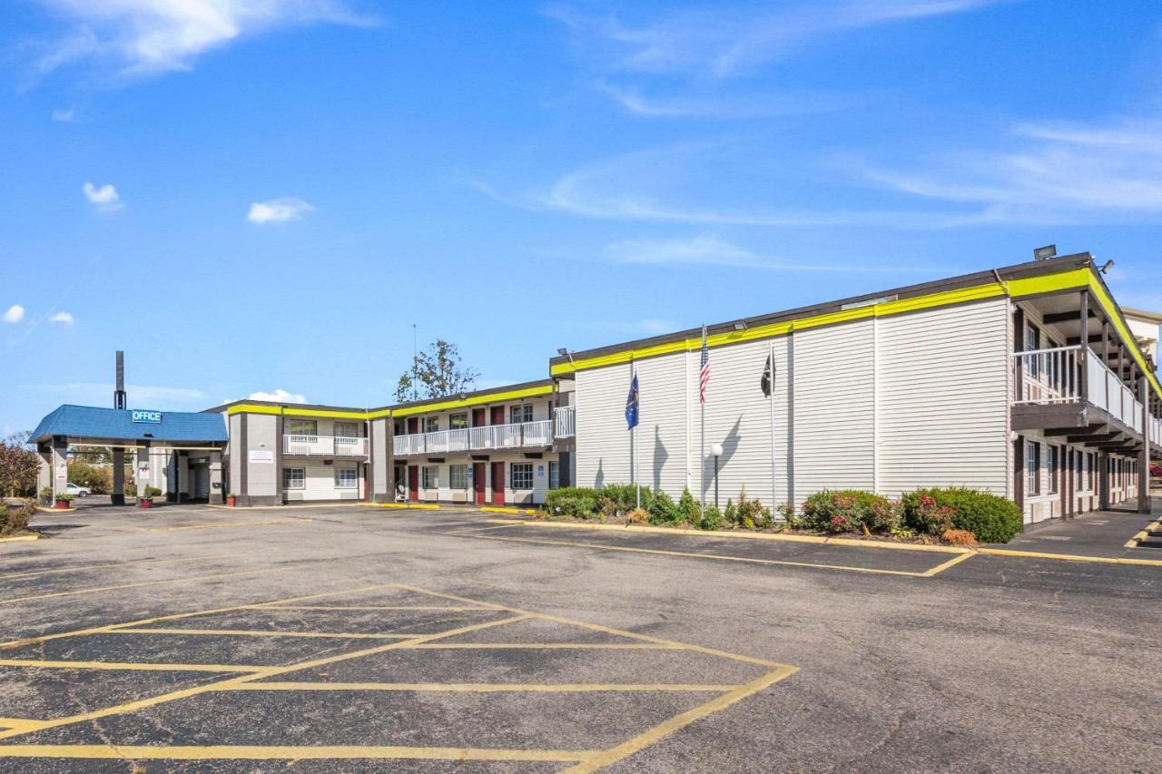 Econo Lodge Inn&Suites Terre Haute Esterno foto