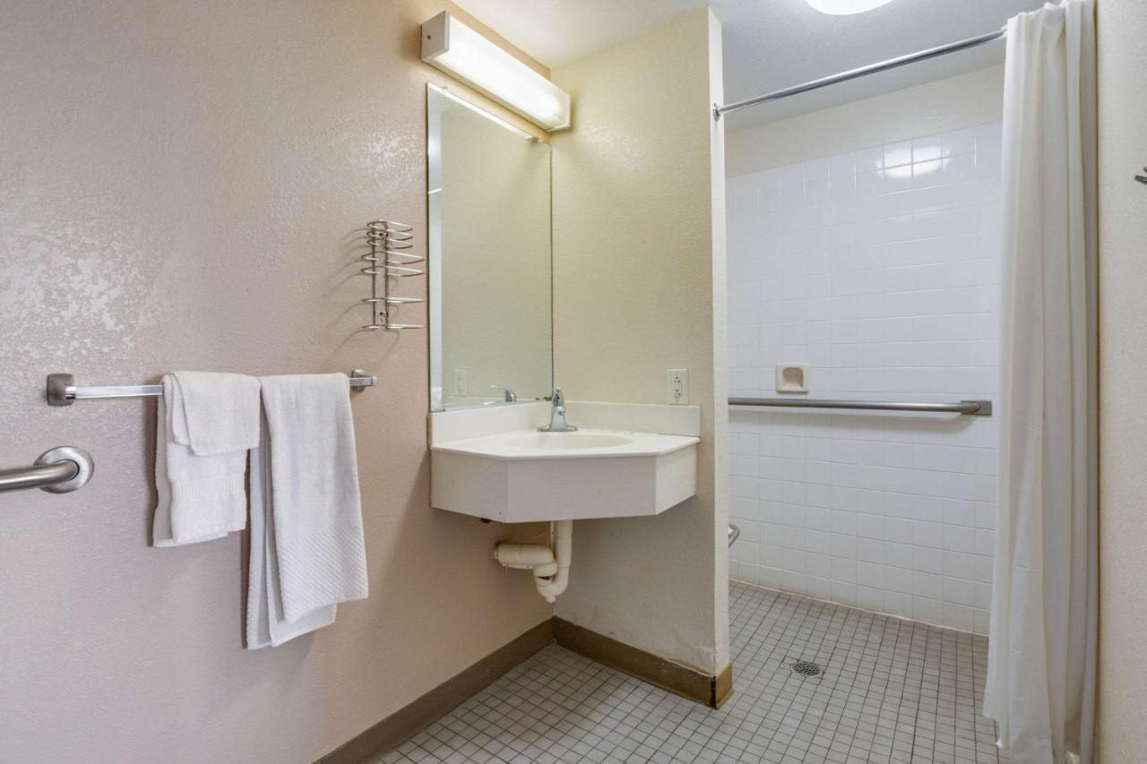 Econo Lodge Inn&Suites Terre Haute Esterno foto