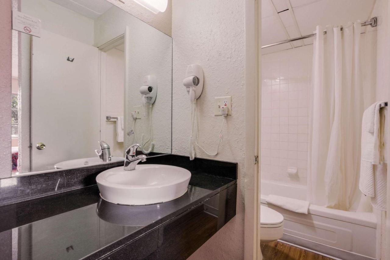 Econo Lodge Inn&Suites Terre Haute Esterno foto